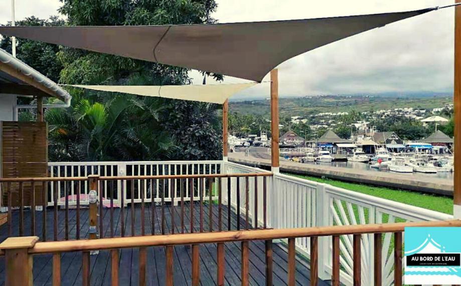 Au Bord De L'Eau Aparthotel Saint-Gilles-les Bains Ngoại thất bức ảnh